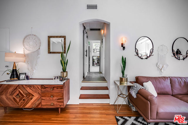 1205 N Beverly Glen Boulevard, Los Angeles CA: https://media.crmls.org/mediaz/2b0892cd-18ab-43c3-97fb-0a8b4e152c49.jpg