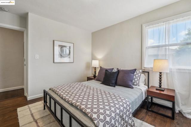 317 Pacific, Alameda CA: https://media.crmls.org/mediaz/2b08ab5d-66a9-4a35-b69a-4957146d169c.jpg