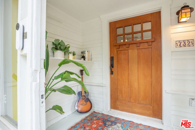 732 N Toledo Walk, Long Beach CA: https://media.crmls.org/mediaz/2b08c7b7-6104-4cdd-878f-2df6446a5f31.jpg