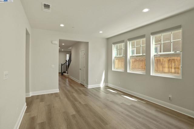 1503 S Oliveira Dr, Mountain House CA: https://media.crmls.org/mediaz/2b08d6f0-ecae-4317-921b-c88347495788.jpg