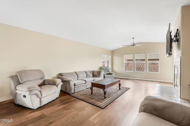 962 Jonquill Avenue, Ventura CA: https://media.crmls.org/mediaz/2b0984eb-1cc5-49e1-823d-561edd79fa1f.jpg