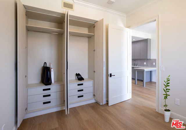 5768 W 3rd Street, Los Angeles CA: https://media.crmls.org/mediaz/2b09936e-dc47-4c84-b4b8-8b172885fe5e.jpg
