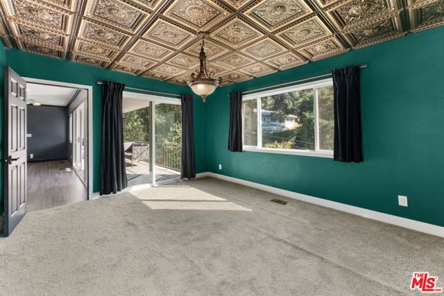 7083 Highcliff Trail, Tujunga CA: https://media.crmls.org/mediaz/2b09b258-0f2f-44a0-9372-7ea786ca1db1.jpg
