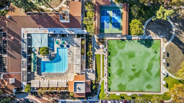 18113 Calle Estepona, San Diego CA: https://media.crmls.org/mediaz/2b09e6d1-5e99-4182-abc1-3fc8b1aa809b.jpg