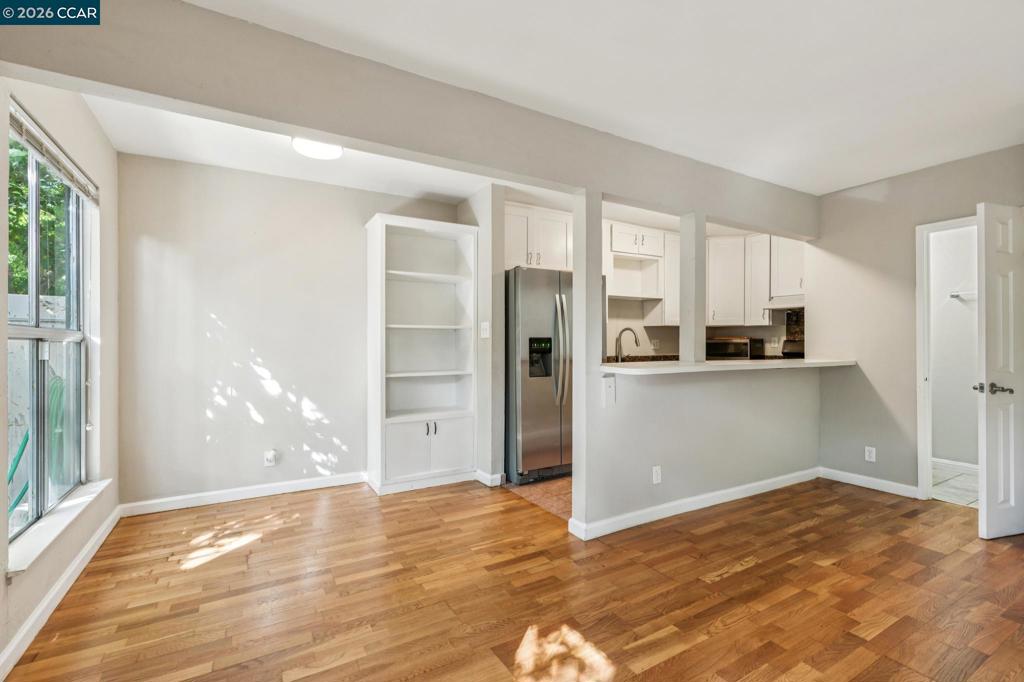 https://media.crmls.org/mediaz/2b09f21d-b6f5-4cec-be8a-09c2bd853b28.jpg?preset=X-Large