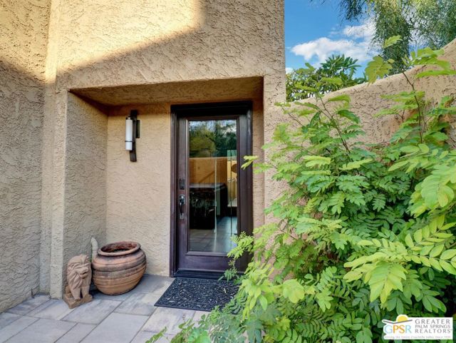 73429 Foxtail Lane, Palm Desert CA: https://media.crmls.org/mediaz/2b0a4d9a-c8ec-47fd-802d-c6046be24f66.jpg