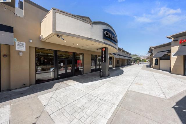 4403 Burke Way, Fremont CA: https://media.crmls.org/mediaz/2b0a50de-17c5-4a57-9050-ec6f2852a48f.jpg