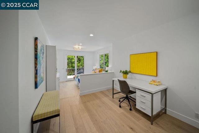 33 Los Arabis Circle, Lafayette CA: https://media.crmls.org/mediaz/2b0a82f3-b33d-468b-8fe5-68cc0b8ce491.jpg