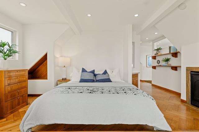 Image 41 of 52 For 2617 Ocean Front Walk