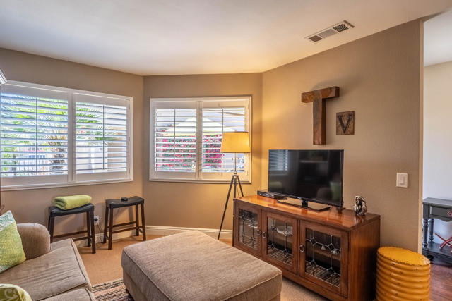 39432 Narcissus Way, Palm Desert CA: https://media.crmls.org/mediaz/2b0aedf6-270f-4f24-8318-b0edb809824c.jpg