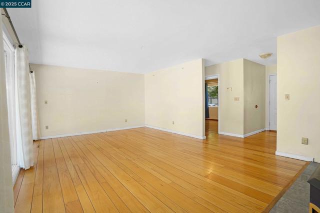 1801 Whitman Rd, Concord CA: https://media.crmls.org/mediaz/2b0b61f6-368d-4a8d-bd92-7c4957dedcbc.jpg