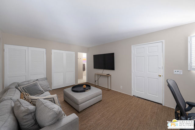 566 N Sunset Way, Palm Springs CA: https://media.crmls.org/mediaz/2b0b7dc6-9d85-41aa-bc40-2d977eba7265.jpg