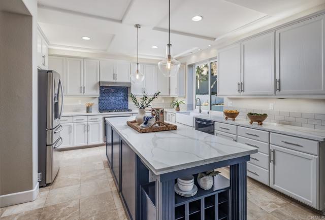 Detail Gallery Image 11 of 43 For 8092 Paseo Arrayan, Carlsbad,  CA 92009 - 5 Beds | 4/1 Baths