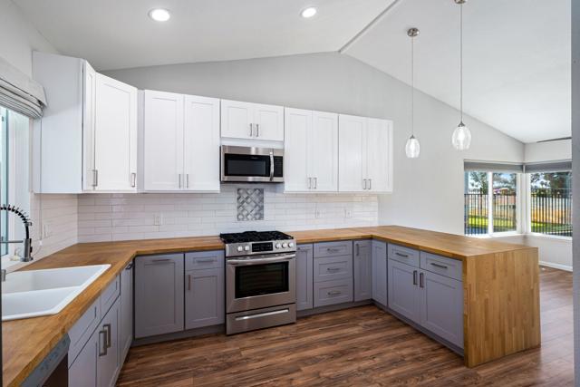 76761 Kentucky Avenue, Palm Desert CA: https://media.crmls.org/mediaz/2b0c8acc-3639-4593-b99e-91ee5aba090d.jpg