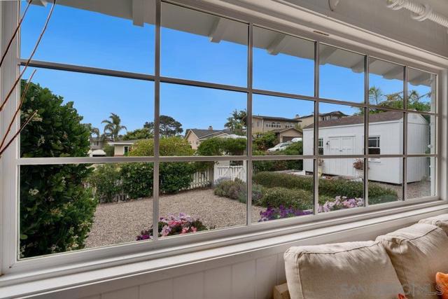 4154 Hill St, San Diego CA: https://media.crmls.org/mediaz/2b0d1e40-46ac-4804-8ca4-6d6a7d34ac1a.jpg