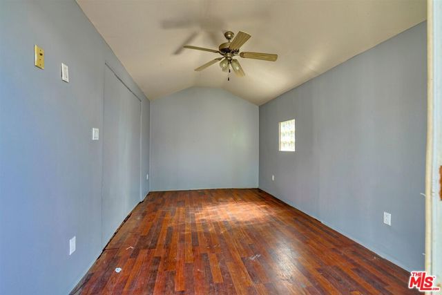 512 East Tujunga Avenue photo 30