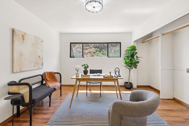 974 Via Hillview, Fallbrook CA: https://media.crmls.org/mediaz/2b0dfc2a-c49a-48e4-8839-6df5ca0c196a.jpg