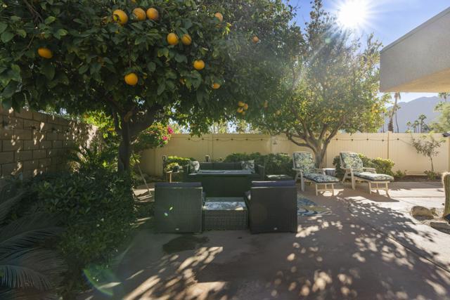 1433 Sunflower Circle N, Palm Springs, CA 92262