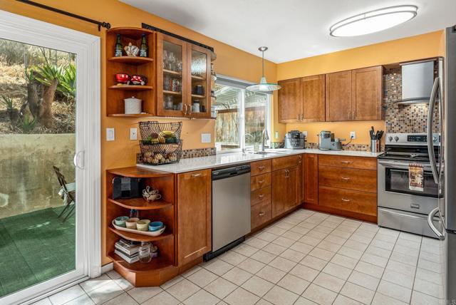 5366 Lake Murray Boulevard, La Mesa CA: https://media.crmls.org/mediaz/2b0e996b-fd55-49d9-a2de-ff92107b0b48.jpg