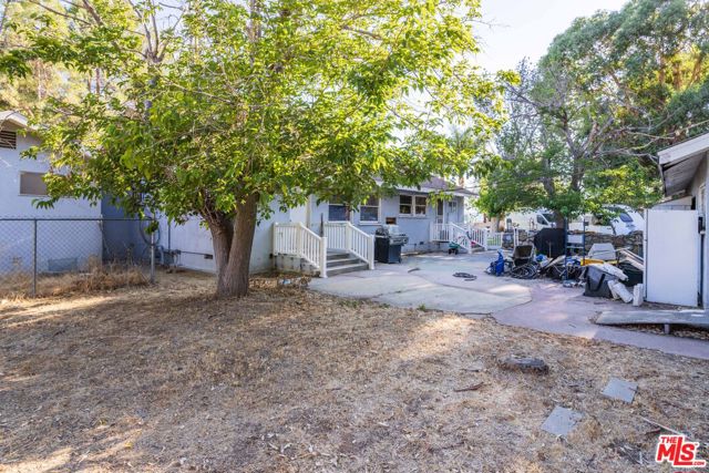 27933 Magic Mountain Lane, Canyon Country CA: https://media.crmls.org/mediaz/2b0ee428-7a5d-4a74-937a-caf5fb3b4533.jpg