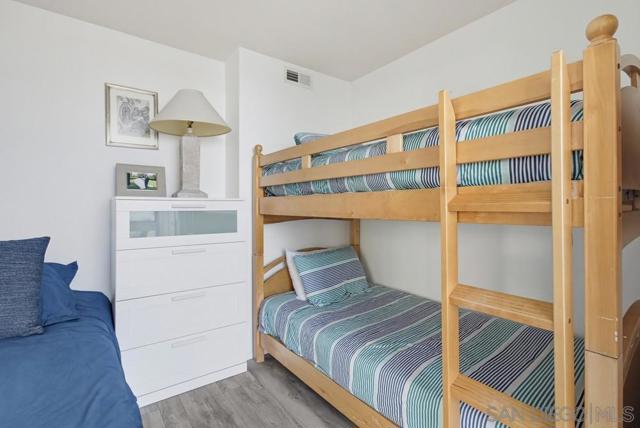 1820 Avenida Del Mundo, Coronado CA: https://media.crmls.org/mediaz/2b0f2b40-abd1-41b4-9c26-f9d179d98028.jpg