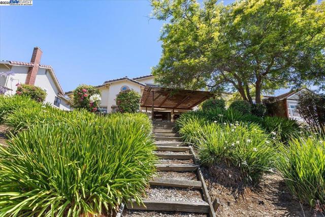 6444 Boone Dr, Castro Valley CA: https://media.crmls.org/mediaz/2b0f4690-639c-453d-b5de-60034471875a.jpg