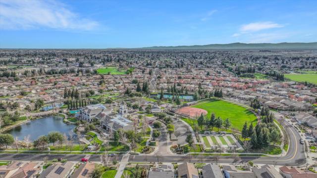 1467 Chestnut Hill Drive, Manteca CA: https://media.crmls.org/mediaz/2b0f5ed1-f08e-48c0-826f-5bc359a9a31e.jpg