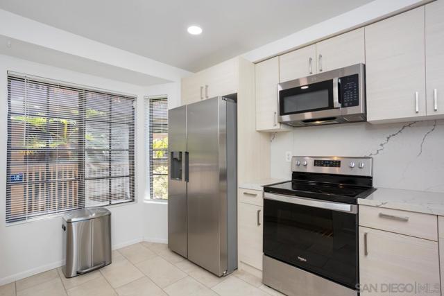 8880 Villa La Jolla Dr, La Jolla CA: https://media.crmls.org/mediaz/2b0f8a41-7c58-401f-b420-6ef5a35d0e62.jpg