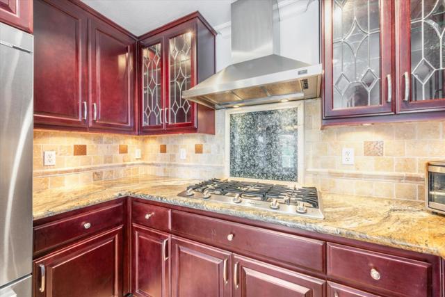 8215 Skyline Circle, Oakland CA: https://media.crmls.org/mediaz/2b0fcde7-a2ff-441d-96f8-c5c0cfc0f369.jpg