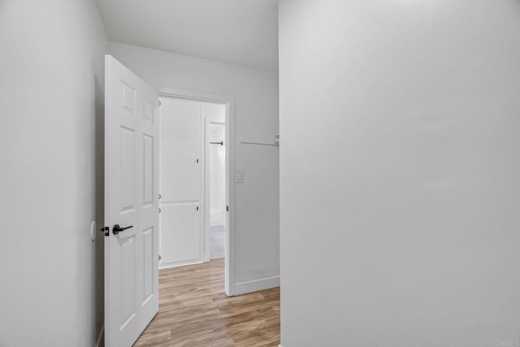 https://media.crmls.org/mediaz/2b0fd17d-b0d6-4599-abeb-7422c03c9bda.jpg?preset=X-Large