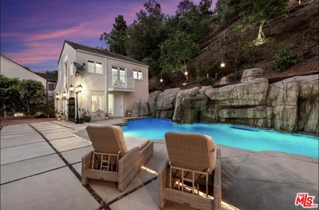 1174 Coldwater Canyon Drive, Beverly Hills CA: https://media.crmls.org/mediaz/2b0fd3e8-8743-4b71-aa6f-57b90db6d446.jpg