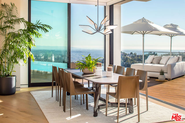 2371 Achilles Drive, Los Angeles CA: https://media.crmls.org/mediaz/2b108ae2-aa9f-4111-9efa-52342854bcd8.jpg