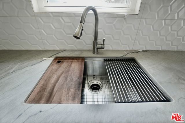 5216 Navarro Street, Los Angeles CA: https://media.crmls.org/mediaz/2b10a9cd-385e-4d2e-97f3-bd3c1d2f4755.jpg