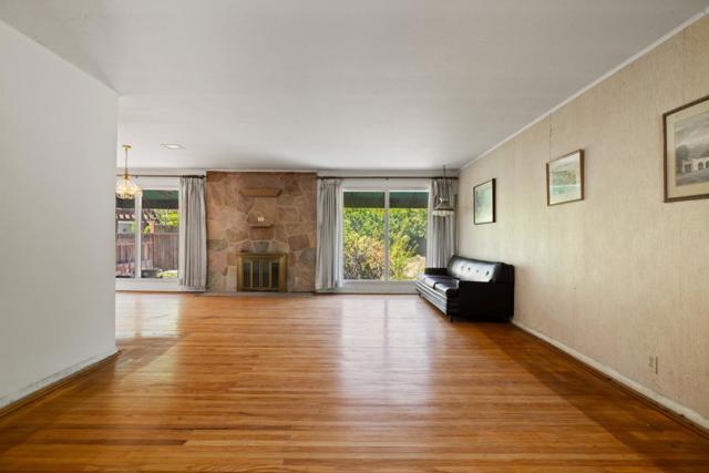 153 Occidental Avenue, Burlingame CA: https://media.crmls.org/mediaz/2b10aaae-8964-4858-b954-d7c5f1cedee3.jpg
