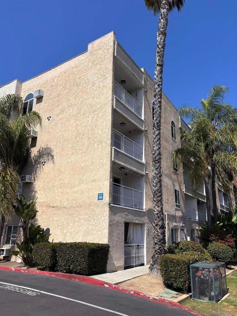 5252 Orange AVe, San Diego CA: https://media.crmls.org/mediaz/2b10fcb8-282e-4d38-94f2-89e06e7baaf8.jpg