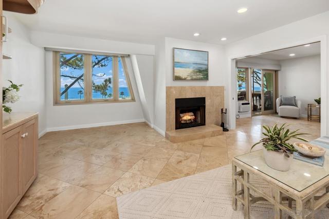 1562 Camino Del Mar, Del Mar CA: https://media.crmls.org/mediaz/2b114867-61d0-48fd-ade4-f14f73911826.jpg