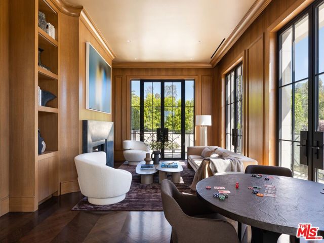 721 N Bonhill Road, Los Angeles CA: https://media.crmls.org/mediaz/2b1180d5-6b43-43f3-ac49-aed44ef23c31.jpg