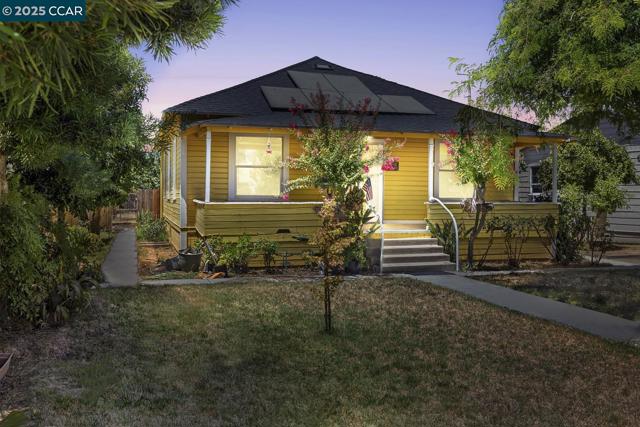 935 E Yosemite Ave, Madera CA: https://media.crmls.org/mediaz/2b11dd4f-55cc-405a-83e4-e77fe0863f75.jpg