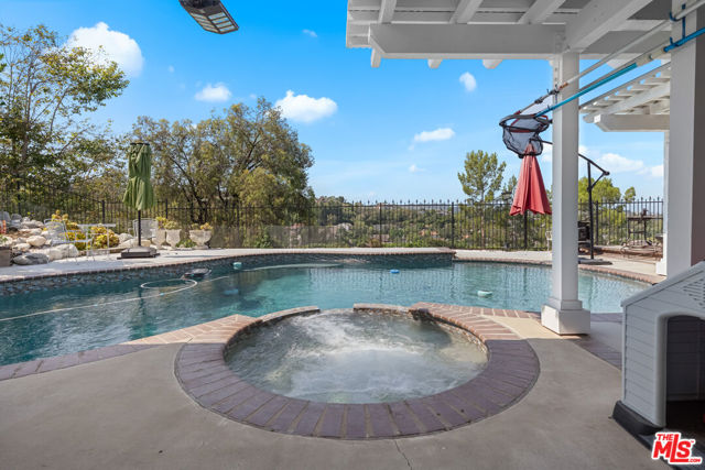 960 Calle Frondosa, San Dimas CA: https://media.crmls.org/mediaz/2b12b895-0fa9-4e12-a265-72f7138fd3cc.jpg