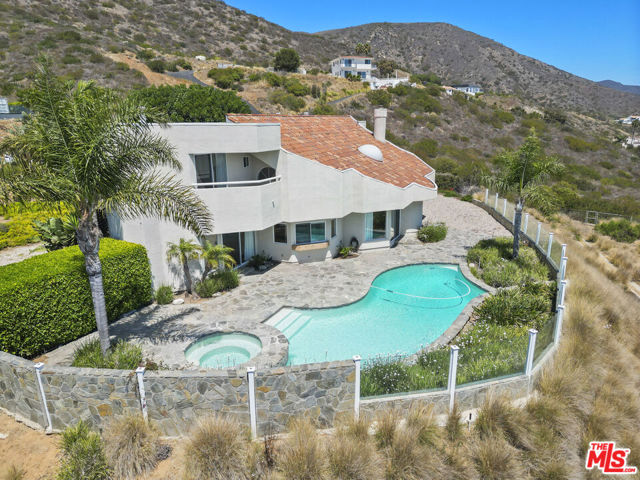 32215 Pacific Coast Highway, Malibu CA: https://media.crmls.org/mediaz/2b12de53-ea15-413b-bd17-e8b917ae08a5.jpg