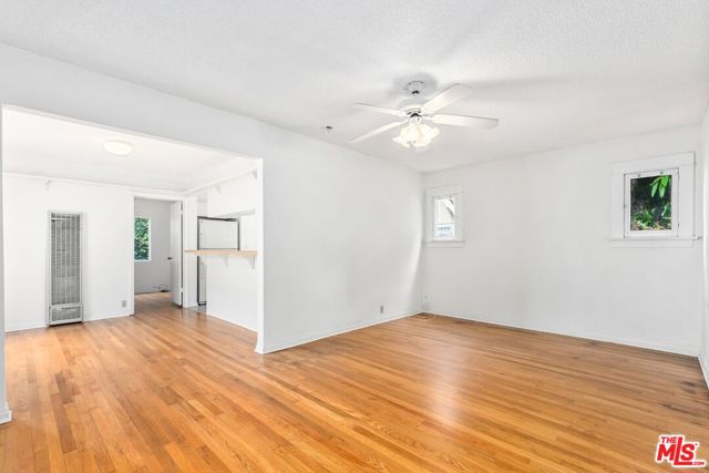 1507 14th Street, Santa Monica CA: https://media.crmls.org/mediaz/2b133fef-e7e9-4c15-bfb6-4e72f5220543.jpg