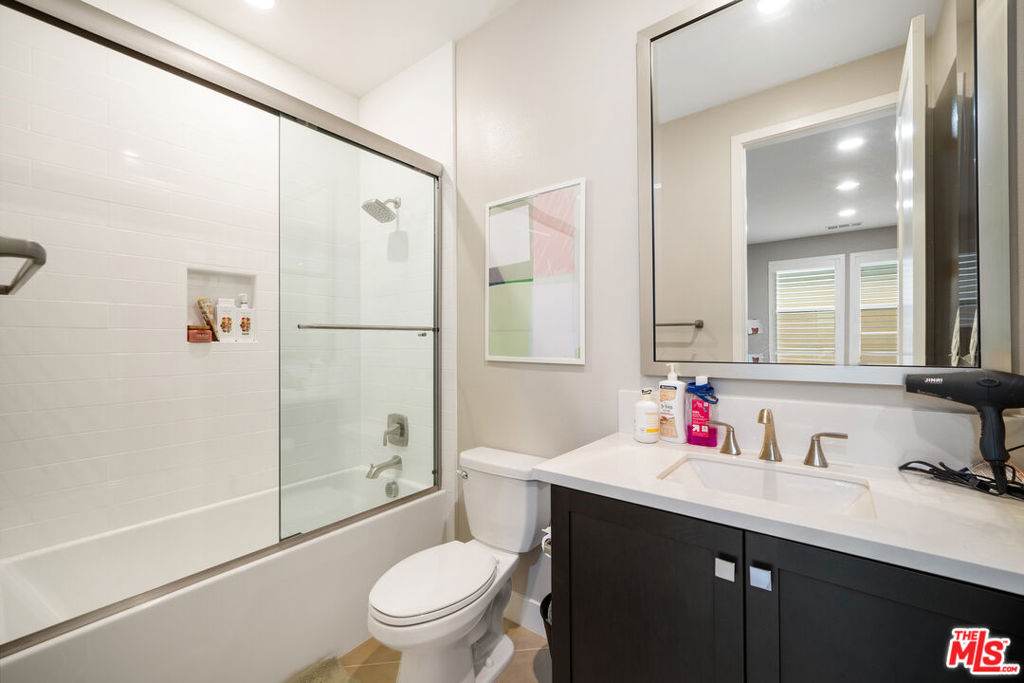 2b134c8a 70f9 4c33 A170 0430c6469c93