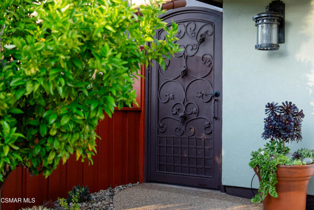 1694 Margate Place, Westlake Village CA: https://media.crmls.org/mediaz/2b135f8e-7d9c-41f6-9011-ba6d4df754f6.jpg