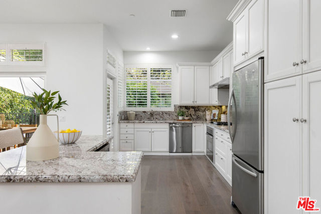 10523 Selkirk Lane, Los Angeles CA: https://media.crmls.org/mediaz/2b138af4-e396-4e6b-a0aa-15870eb4e0f8.jpg