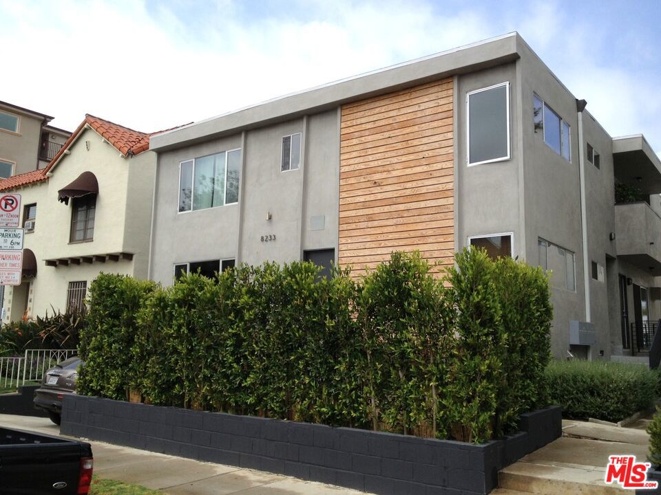 8233 Blackburn Avenue #8