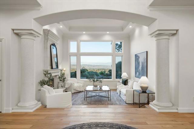 1750 Vista Del Sur, Gilroy CA: https://media.crmls.org/mediaz/2b141bab-ed44-4251-b818-67570dcaf1b6.jpg