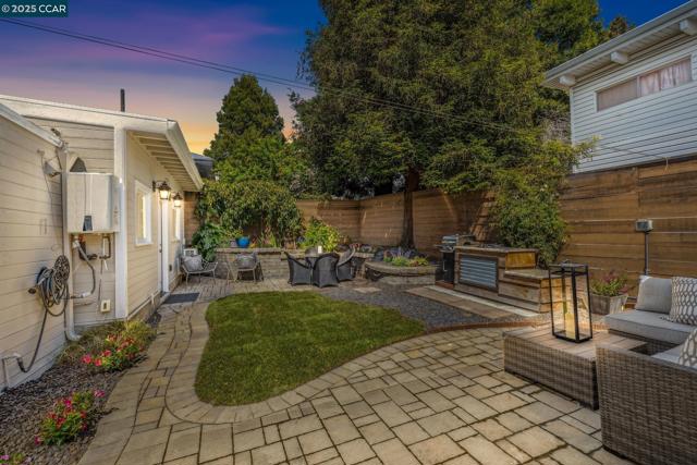 3036 Delaware St, Oakland CA: https://media.crmls.org/mediaz/2b143ef7-de52-4453-83c8-4c22b844bb5b.jpg
