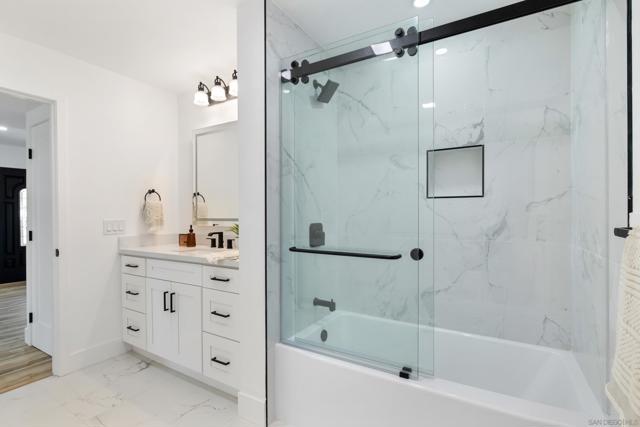 2537 Davis Ave, Carlsbad CA: https://media.crmls.org/mediaz/2b14adee-2536-4147-a862-0f96806ef308.jpg