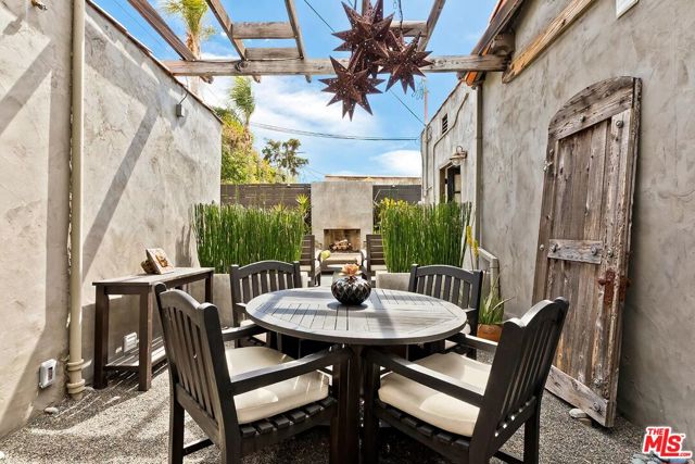 5990 Saturn Street, Los Angeles CA: https://media.crmls.org/mediaz/2b155a72-8acf-42aa-a2ff-4d0d538a4150.jpg