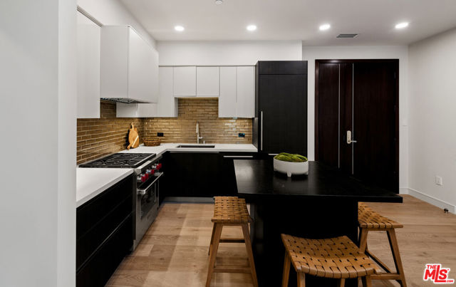 Drew Fenton | 505 S Barrington Avenue Los Angeles CA | MLS: 7442673 Drew Fenton | 505 S Barrington Avenue Los Angeles CA | MLS: 7442673